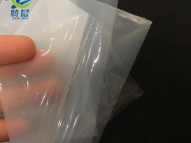 TPU熱熔膠膜柔軟性高彈性無(wú)縫貼合耐水性環(huán)保熱熔膠膜